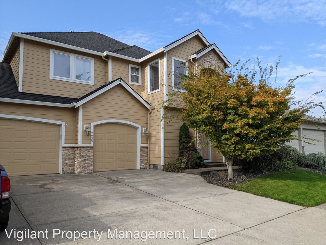 4 br, 3 bath House - 2939 NW Astor St.