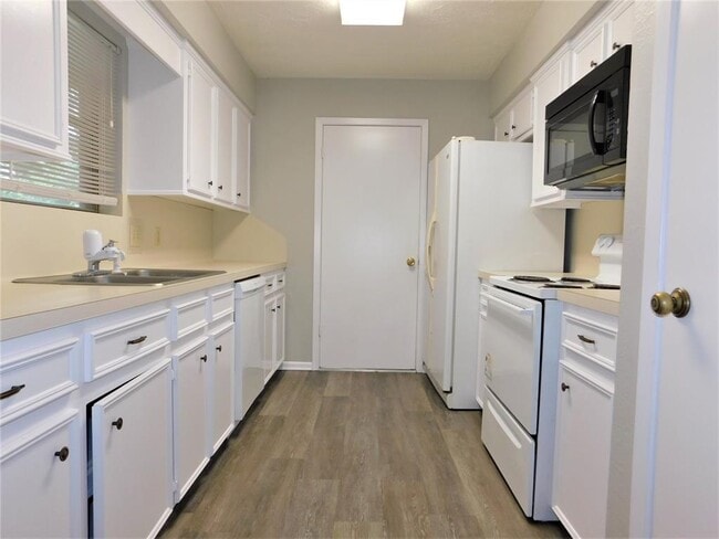 Building Photo - 305 Bois D'Arc Dr