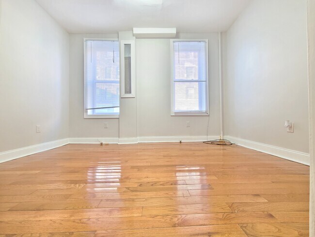 Building Photo - 235 56th St