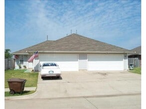 Building Photo - 2409 Truitt St