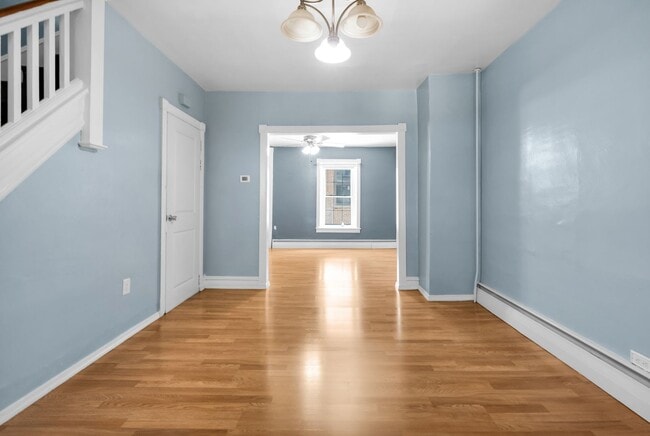 Foto del edificio - 214 N Howard St