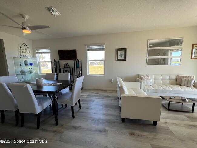 Foto del edificio - 976 Trinity St