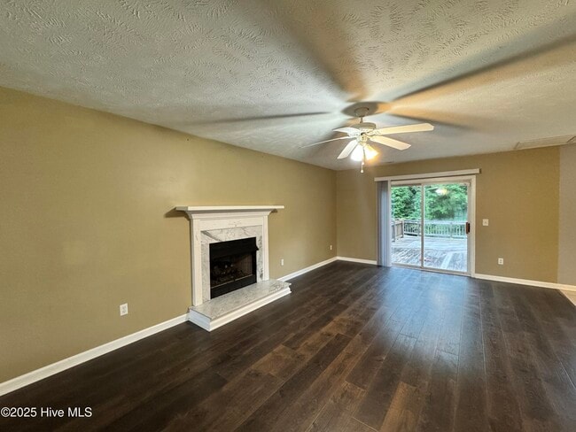Building Photo - 115 Batchelors Trail