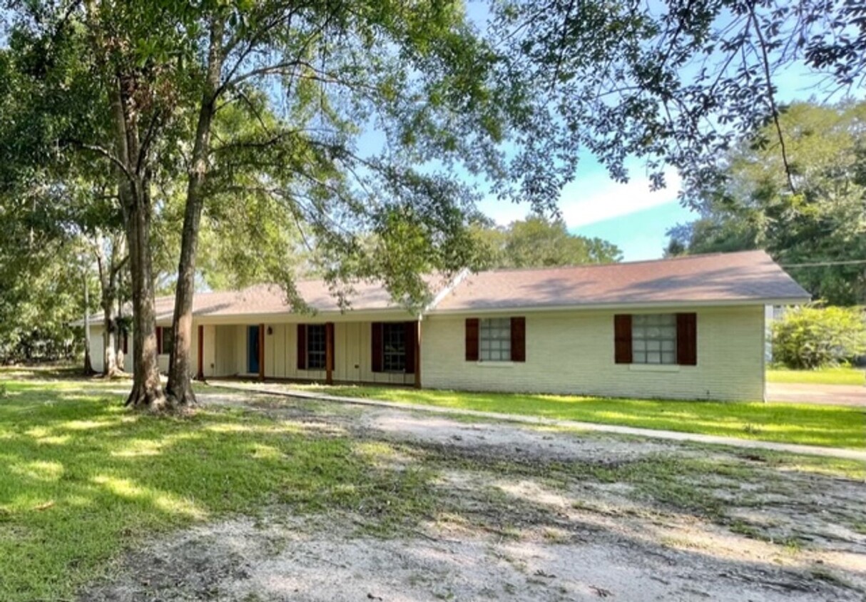 Primary Photo - Charming 3 bedroom / 2 bath with Bonus Room