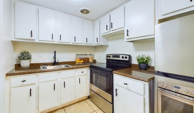 Building Photo - Costa Vue