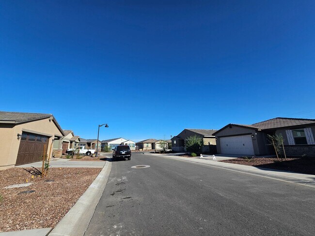 Foto del edificio - 3 BEDROOM 2 BATH NEW BUILD  AVAILABE NOW MOVE IN SPECIAL OAC