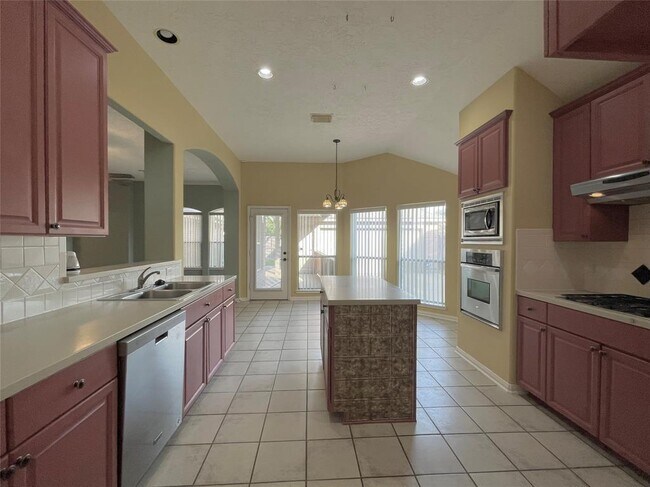 Building Photo - 2445 La Rochelle Ct