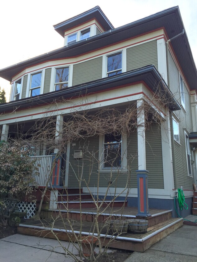 Primary Photo - 919 SE 32nd Ave