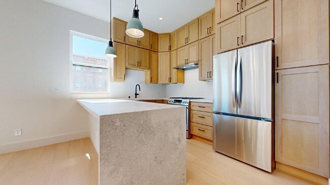 Building Photo - Modern, Convenient, Bright, Renovated 3BR/1BA Top Floor Flat with Dishwasher & In Unit Laundry
