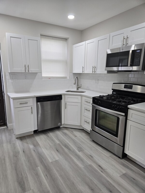 Building Photo - 5340 Delancey St