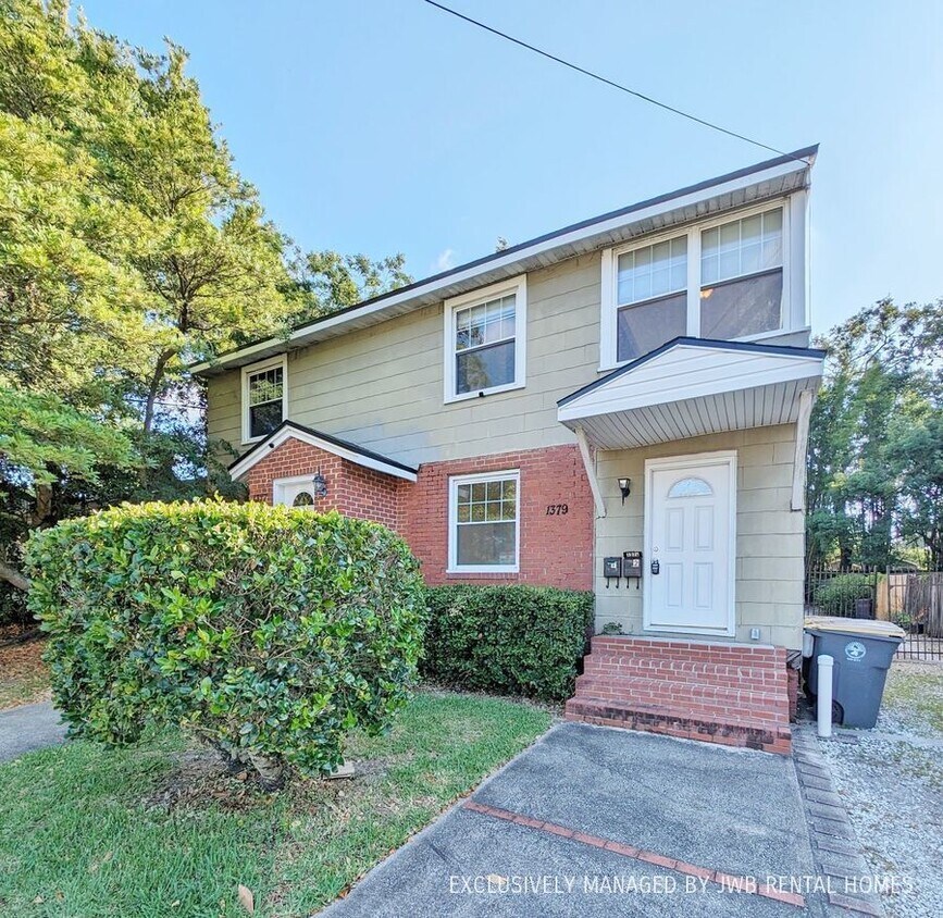 Primary Photo - 1377 Ingleside Ave
