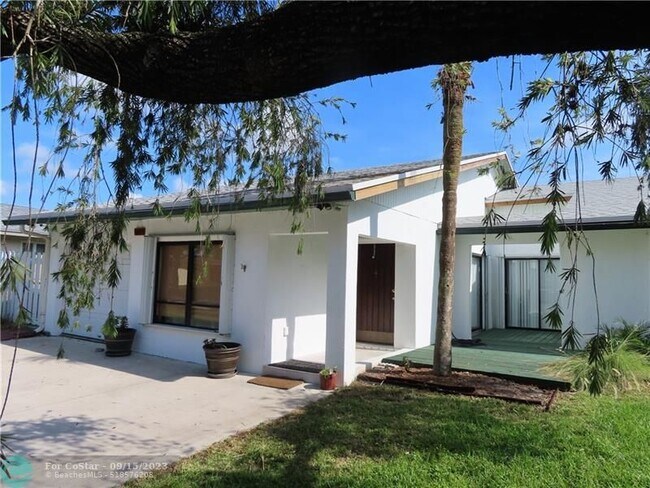 Foto del edificio - 7691 NW 10th St