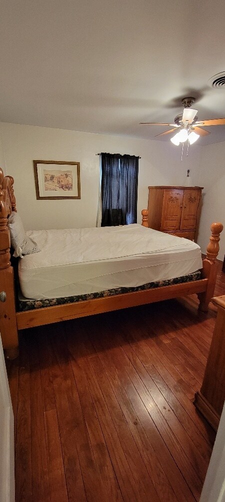Foto del edificio - 705 N Elm St
