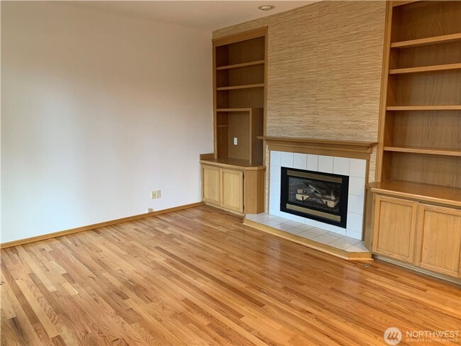 Building Photo - 4Bd/2.5Ba Sammamish Home