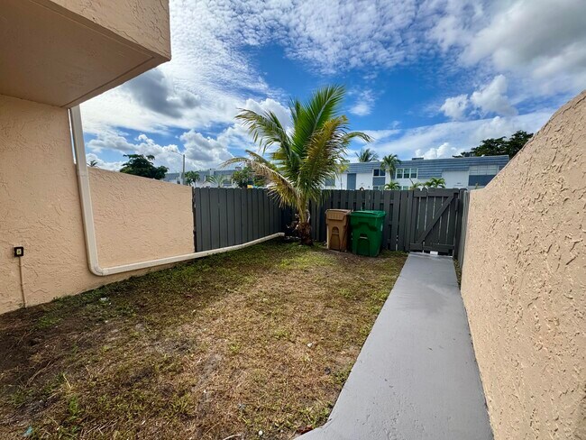 Foto del edificio - 3662 SW 59th Ave