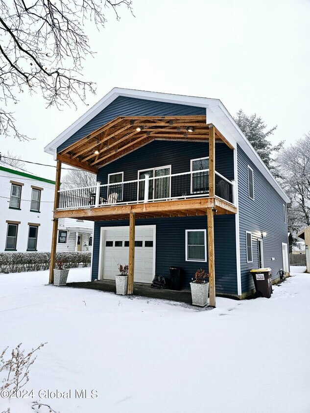 Primary Photo - 133 Knower Ave