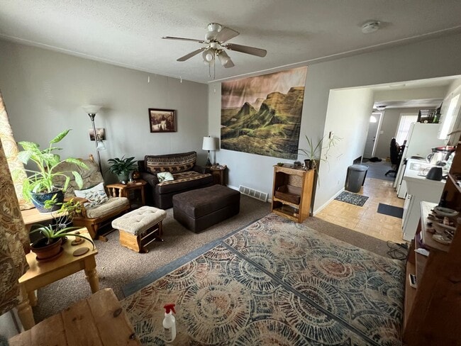Building Photo - AVAILABLE SEPTEMBER - 1 BED 1 BATH