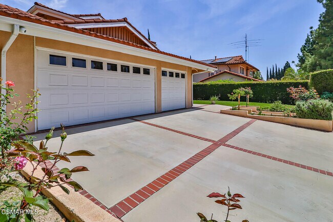Building Photo - 19051 Los Alimos St