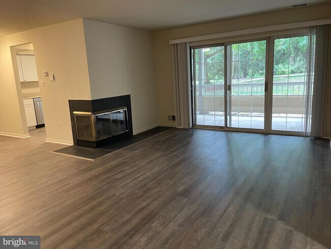 Foto del edificio - 105 Claridge Ct