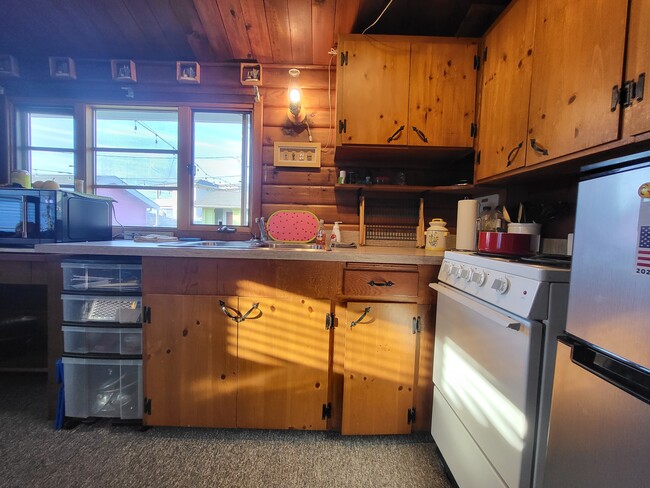 Kitchen fully equipped. - 7396 Birch Bay Dr