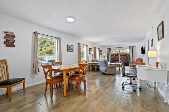 Building Photo - 308 Southwind 1 Ct