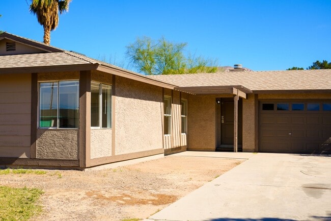 Building Photo - Updated 4 Bedroom / 2 Bathroom Home in Las Vegas