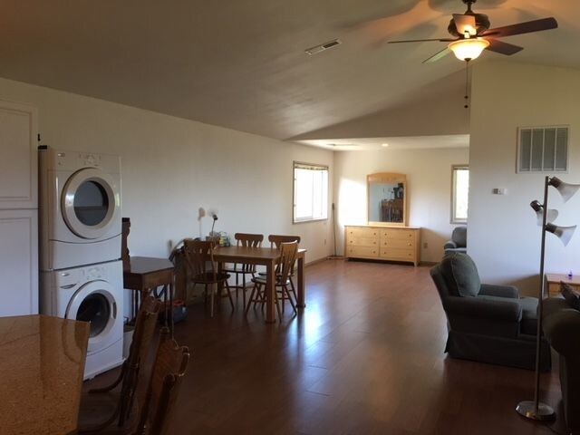Building Photo - Spacious In-Law