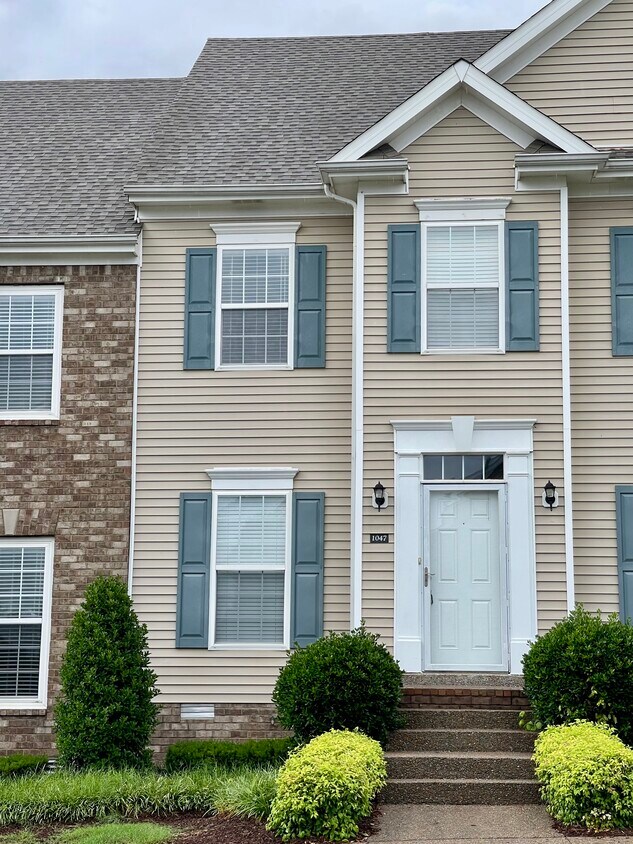 Primary Photo - 1047 McKenna Dr