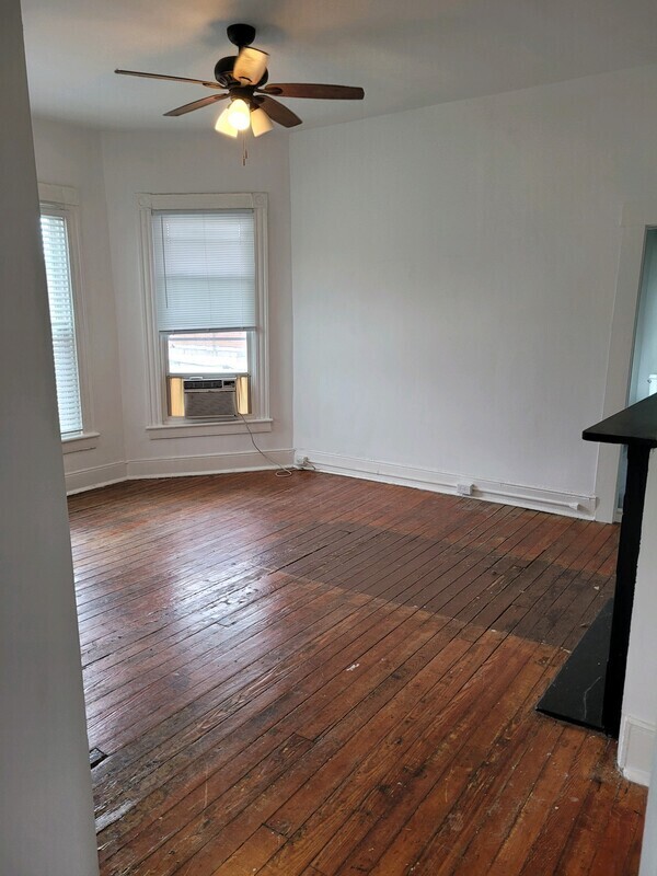 Building Photo - 2921 Hanes Ave