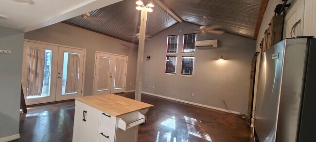 Building Photo - 211 E Voorhis Ave