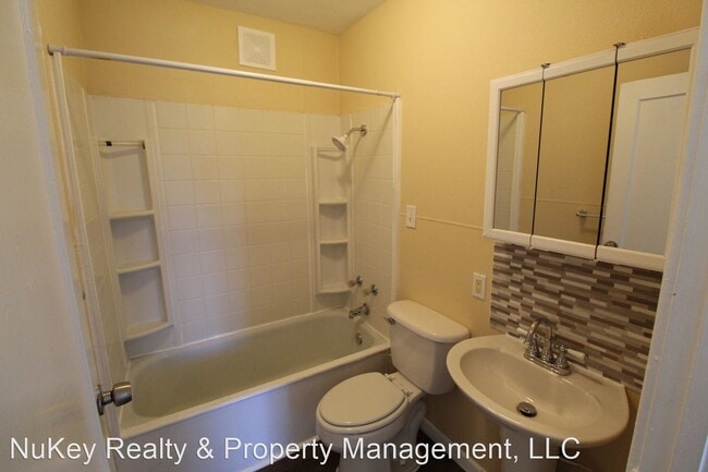 Building Photo - 3 br, 1 bath House - 2627 N. Martin St.
