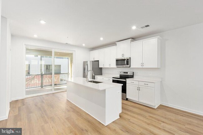 Building Photo - 2514 Neabsco Common Pl