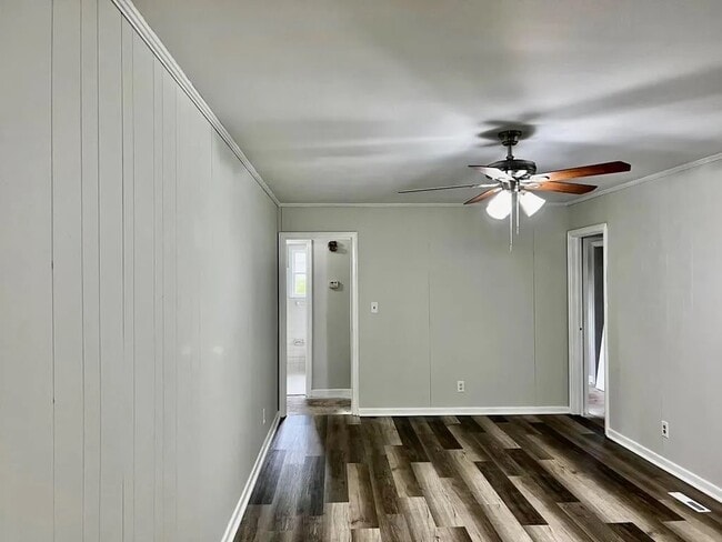 Building Photo - 305 Hartsfield Ln