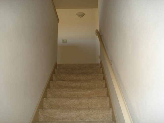 Building Photo - 2 Bedrooms, 2 Baths and a Single Car Garage