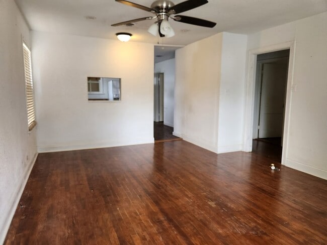 Building Photo - 724 Wheless Ave