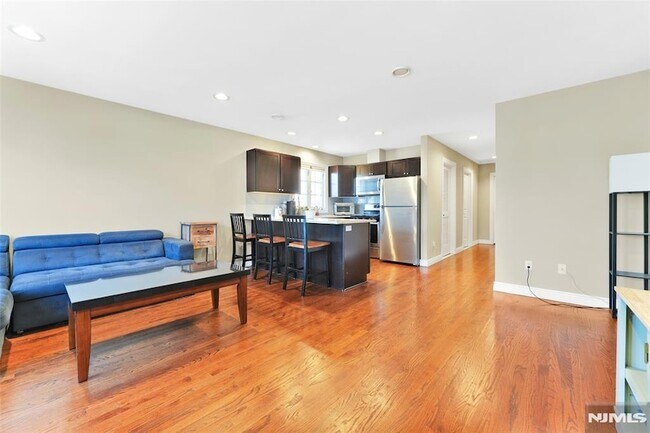 Foto del edificio - 210 Hackensack St