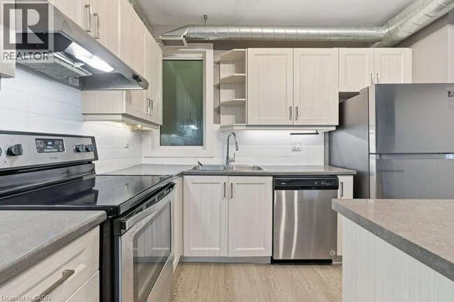 Photo du bâtiment - 1012 King St E