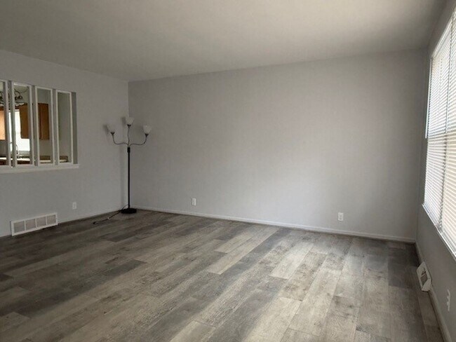 Foto del edificio - Updated 3 Bedroom - 1.5 Bath Duplex in Lake Geneva