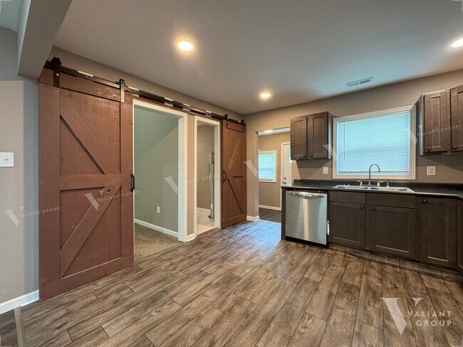 Building Photo - Cozy 2 Bedroom, 1.5 Bathroom Cottage Home
