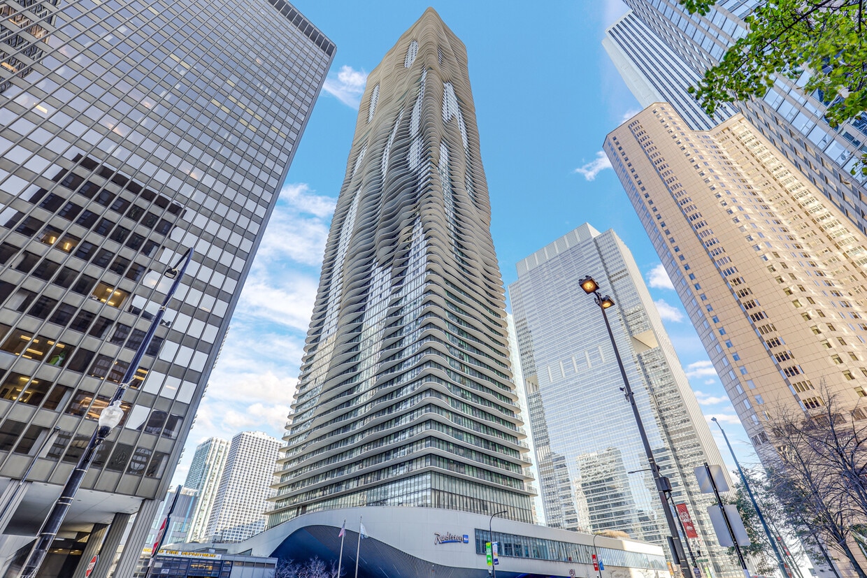 Primary Photo - 225 N Columbus Dr