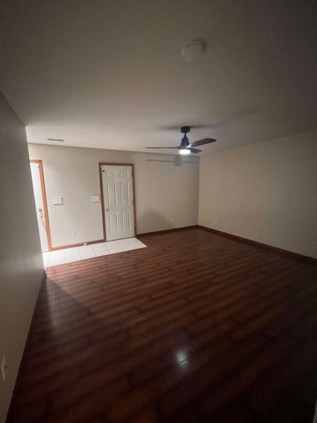 Building Photo - 2 Bedroom 1.5 Bath Townhouse in Chatham