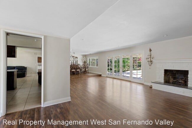 Building Photo - 5 br, 2.5 bath House - 9325 Encino Ave.