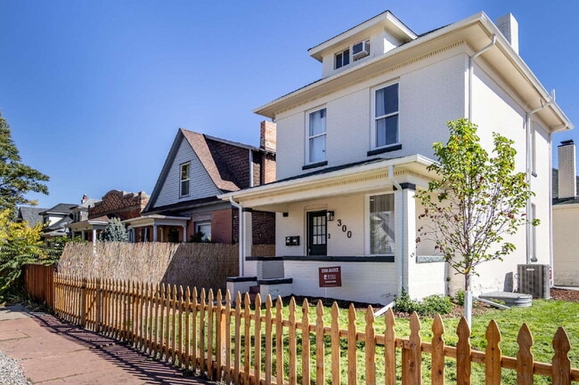 Foto del edificio - Stunning Remodeled Patio Home in Baker – 3...