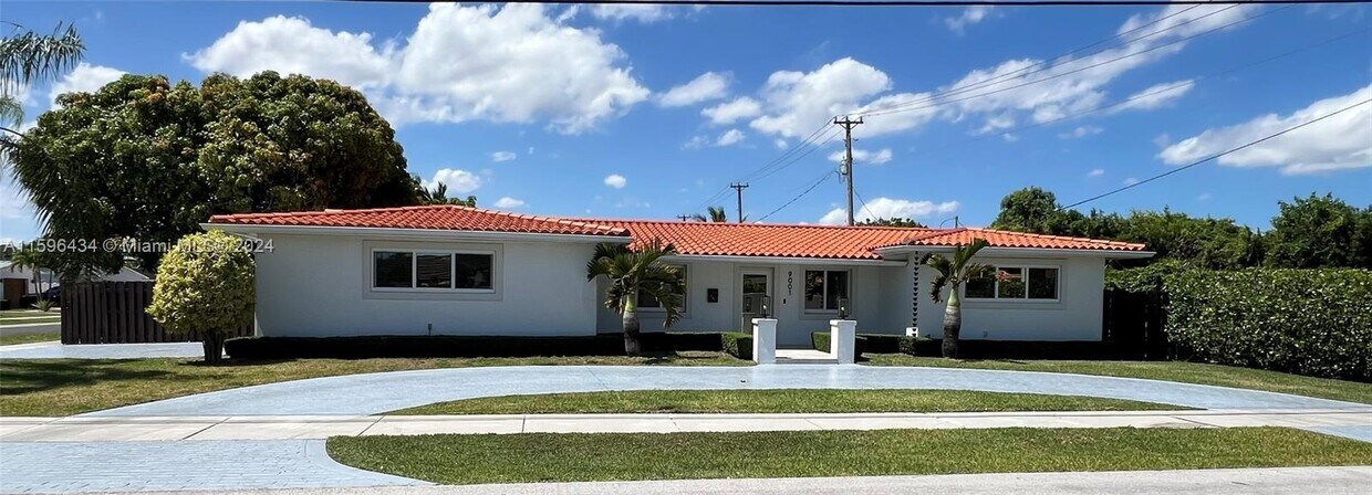 Foto principal - 9001 SW 68th St