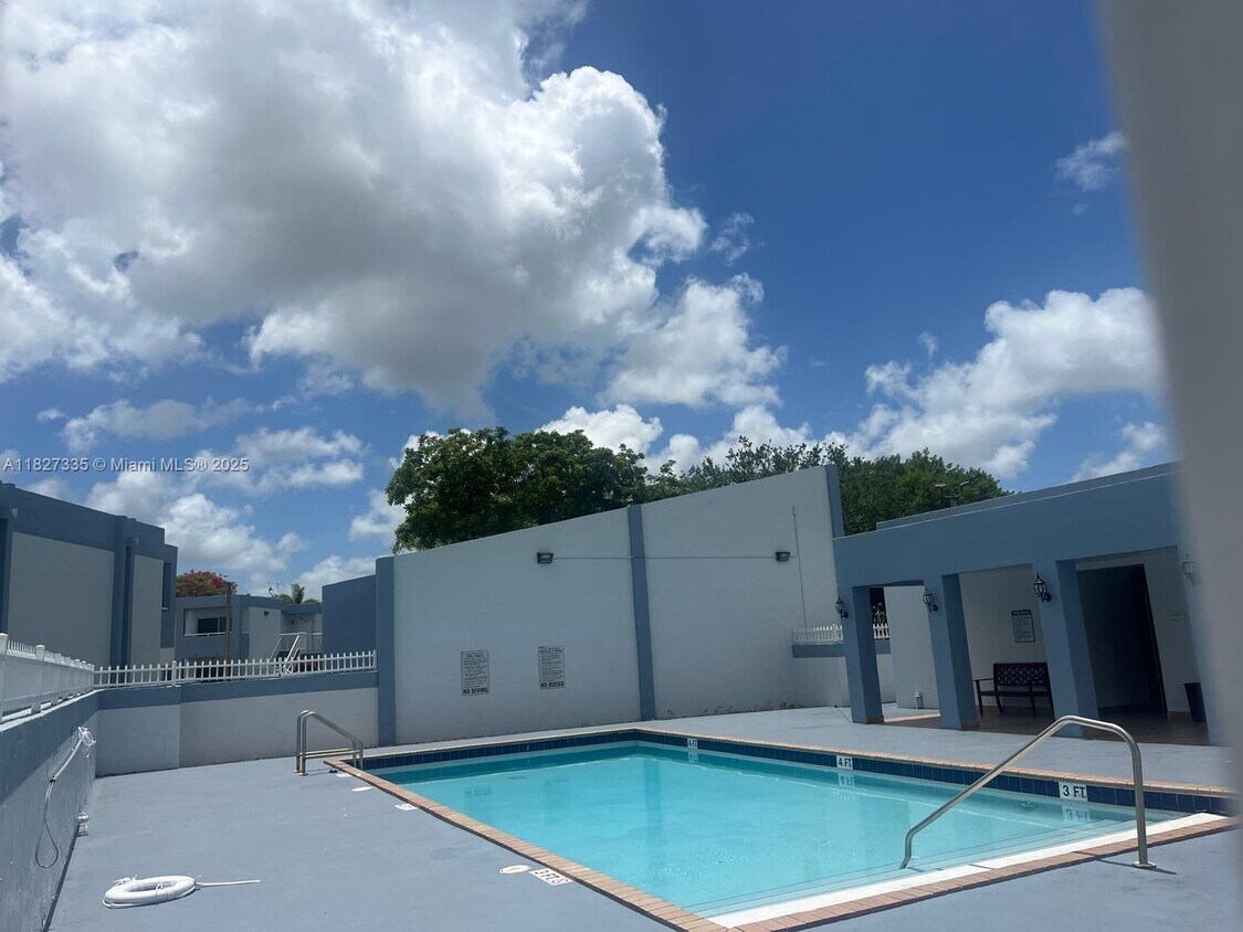 Foto del edificio - 6214 SW 131st Ct