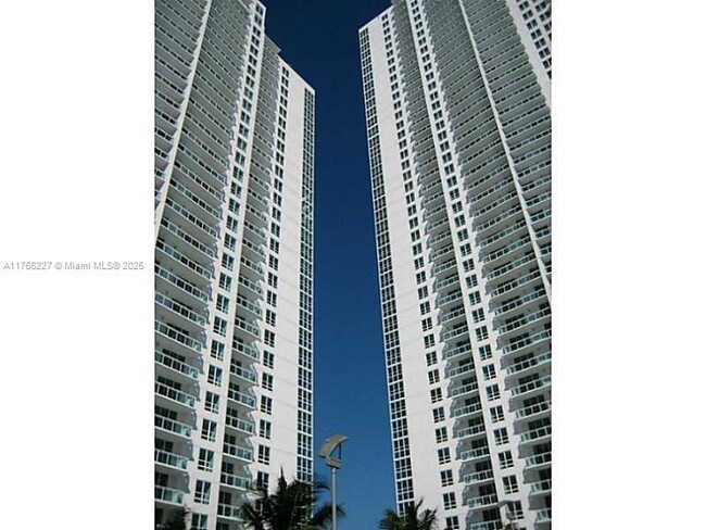 Building Photo - 951 Brickell Ave