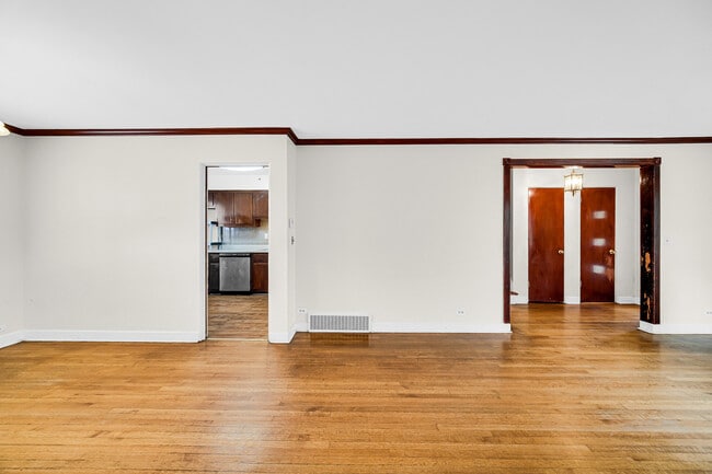 Foto del edificio - 7248 N Ridge Blvd