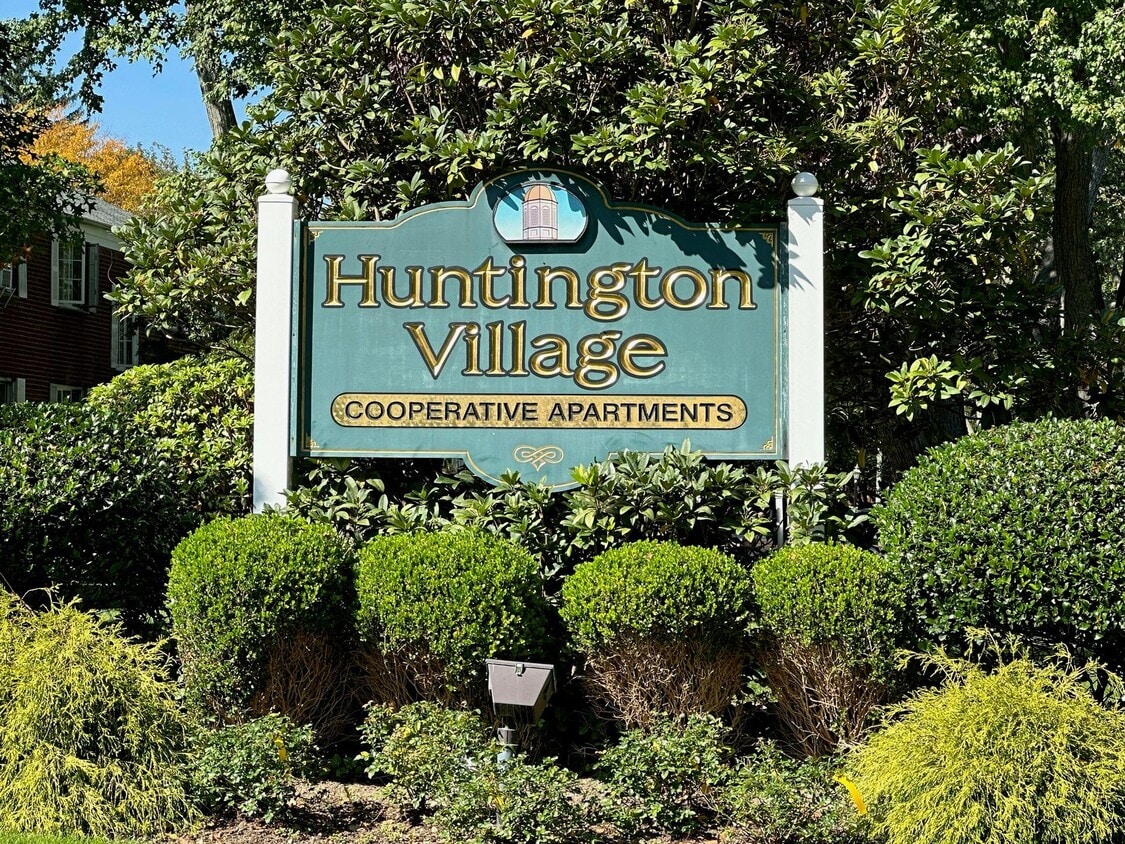 Photo - 14 Nathan Hale Dr (Huntington, NY)
