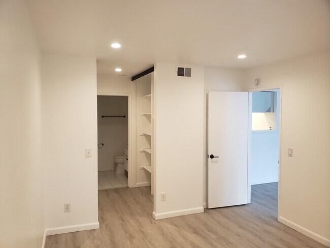 Foto del edificio - 2323 Huntington St