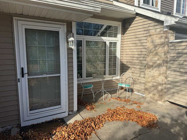 Building Photo - Beautiful Townhome with Private Patio, Gas...